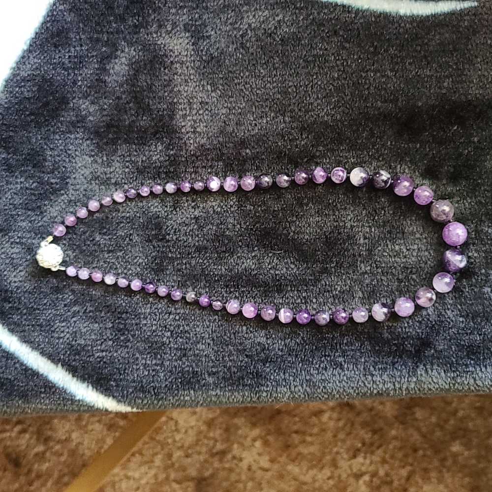 Amethyst necklace with magnetic closure